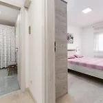 Nerina Apartment *